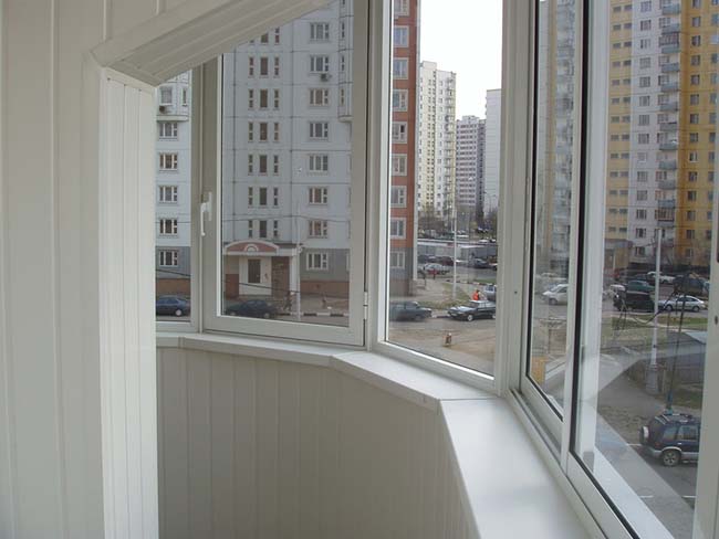 Закругленное радиусное остекление полукруглого балкона и лоджии Жуковский
