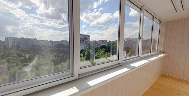 Чем застеклить балкон: ПВХ или алюминием Жуковский