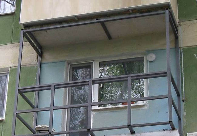 Альтернативное остекление балкона оргстеклом вместо стекла Жуковский